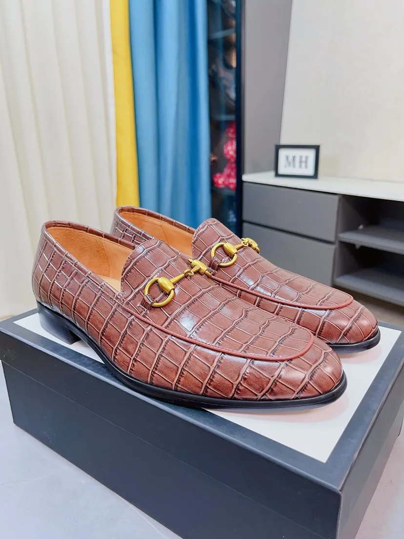 Men's shoes💰520🌸🌸【GUCCi】Original calfskin, water-dyed cowhide lining, original outsole, men's and women's fashion, formal casual leather shoes, slip-on men's and women's shoes series, young fashion, European and American trends, British style, random matching, comfortable feet, standard code: men's size 38-44 (45 can be customized)\nGrade: same style as the official website, original quality